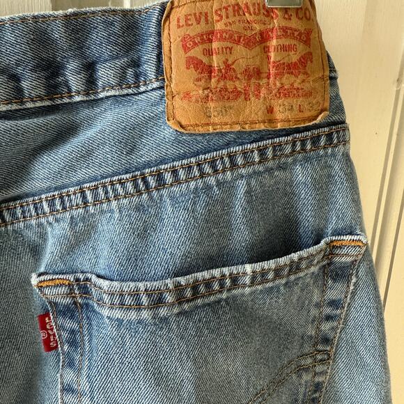 Levi's 550 denim jeans, 34x32, medium wash EUC - Picture 3 of 6